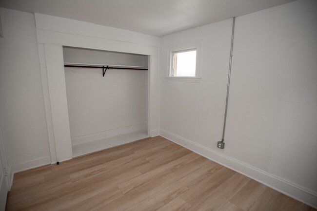 Foto del edificio - 1388 W 83rd St