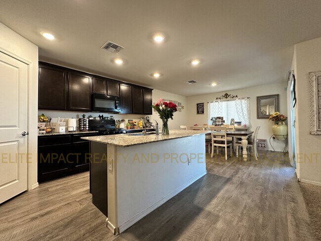 Building Photo - 6948 S Victor Dr