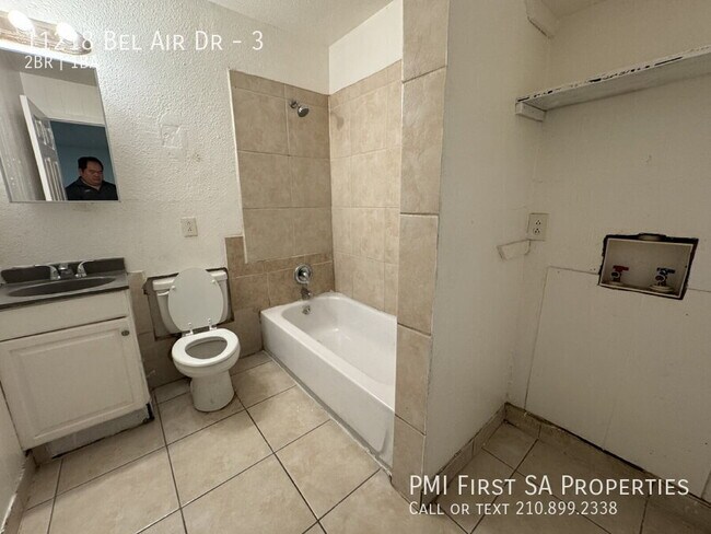 Foto del edificio - 11218 Belair Dr