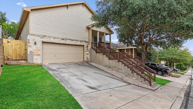 Building Photo - Beautiful One-Story Home in Monterrey Village!