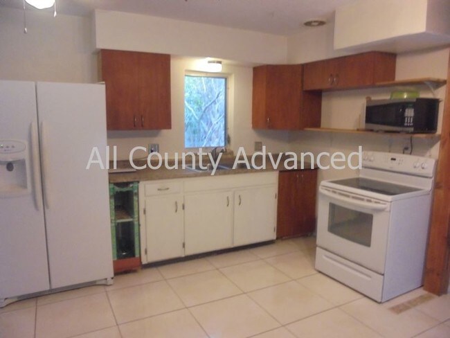 Building Photo - 400 Orangewood Dr