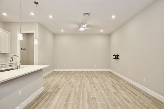 Building Photo - 6491 Cyrils Dr