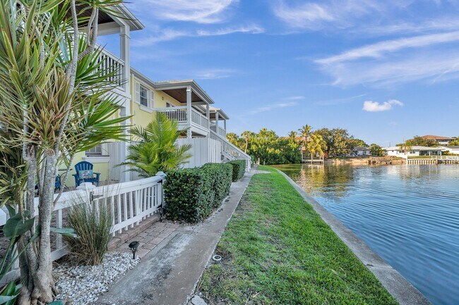 Foto del edificio - 4728 Beach Dr SE