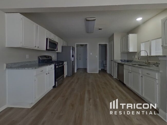 Building Photo - 5115 Whitehaven Dr