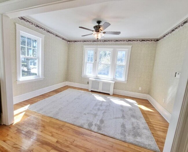 living room - 127 Malvern Rd