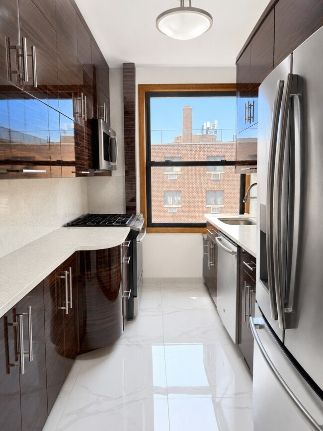 Building Photo - 9822 63rd Dr