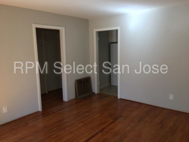 Foto del edificio - 311 W 6th St