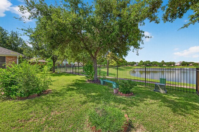 Foto del edificio - 1807 Driver Green Ln