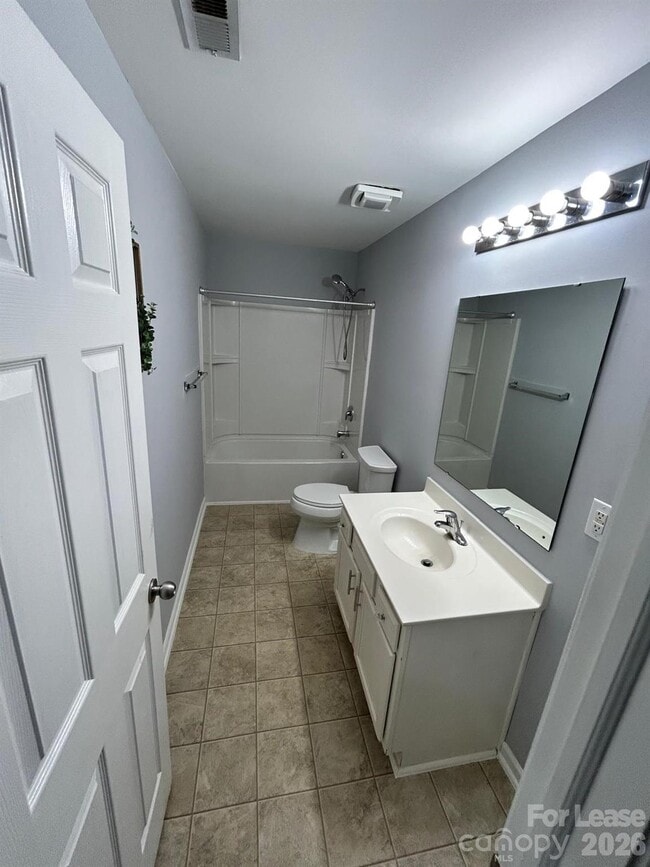 Foto del edificio - 6034 Blue Ash Ln