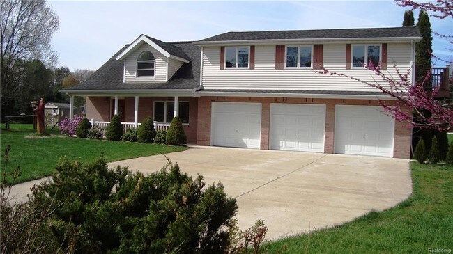 Foto del edificio - 64505 Wolcott Rd