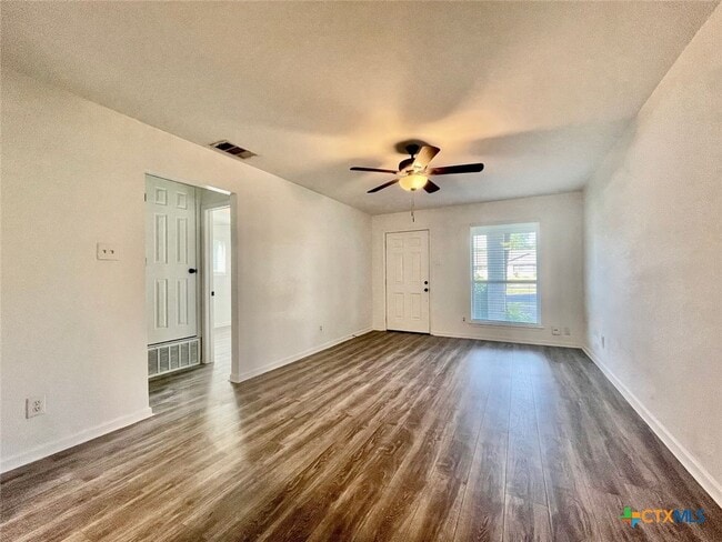 Building Photo - 312 W William Cannon Dr