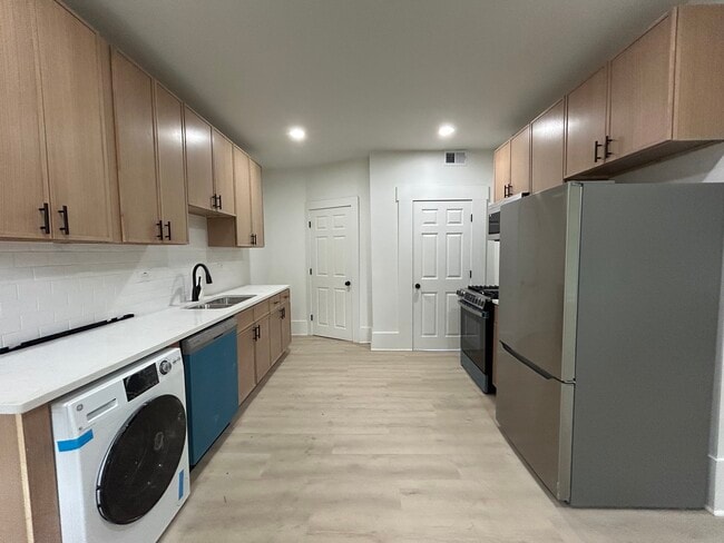 Foto del edificio - 2301 N Leavitt St