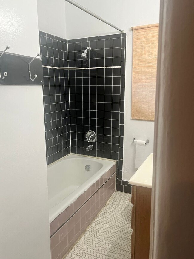 Foto del edificio - Charming 1-bedroom/1-bathroom unit