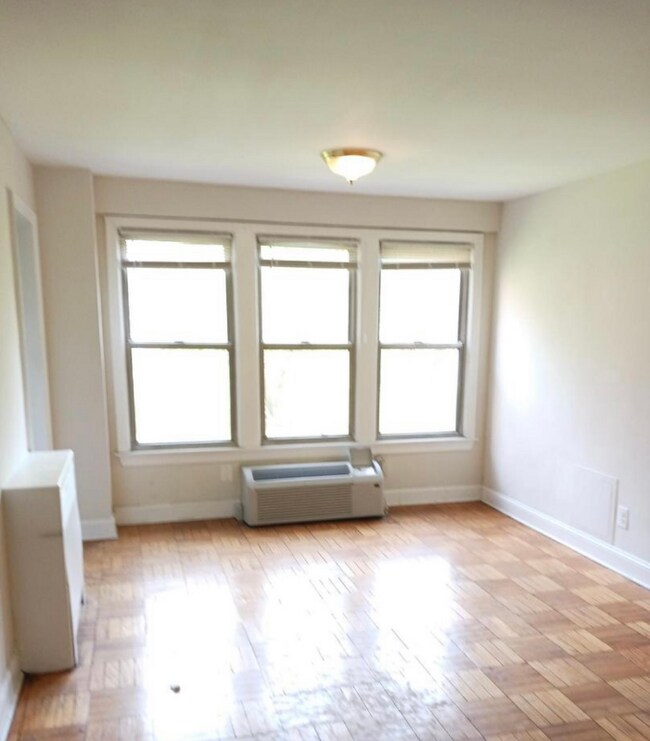 Foto del edificio - 2500 Q St NW