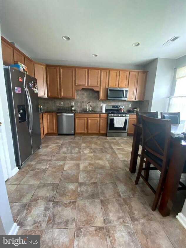 Primary Photo - 212 Kintyre Ln