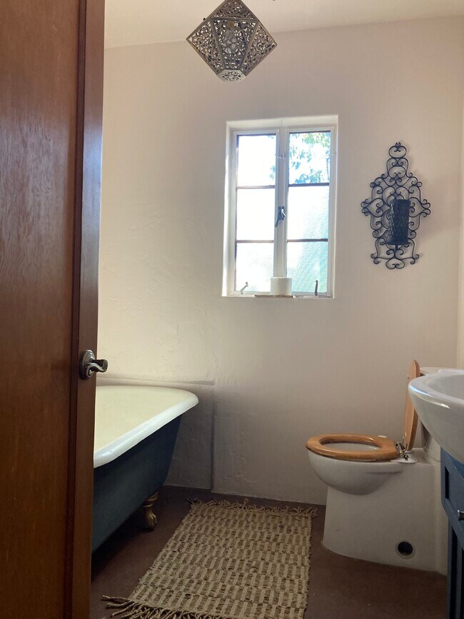 Foto del edificio - 4219 E Oxford Dr