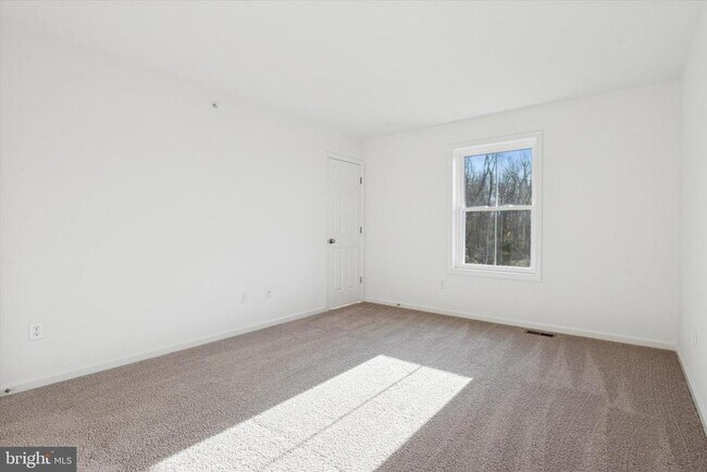 Foto del edificio - 152 SILVERSMITH Rd