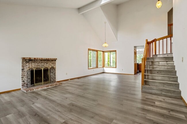 Building Photo - 17892 NW Deerfield Dr