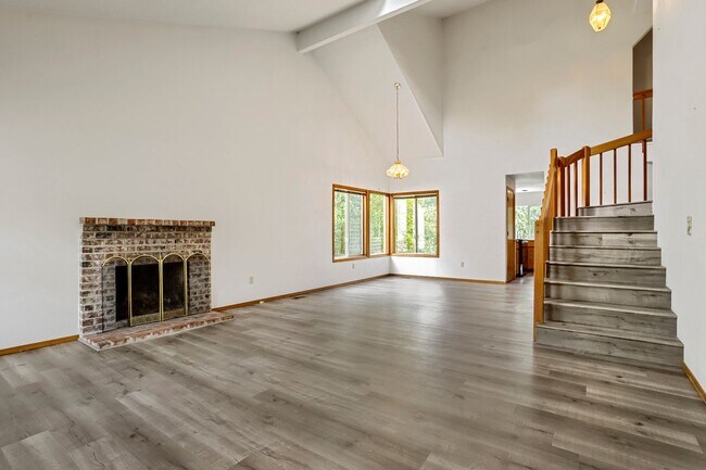 Foto del edificio - 3BR/2.5BA Two-Story Home in Bethany/NW Portland — Expansive Backyard Deck, Fully Fenced Yard & 2-...