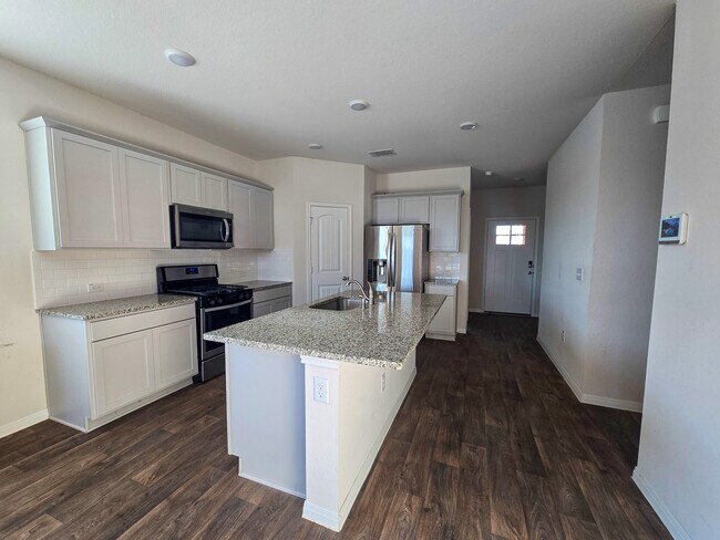 Foto del edificio - Room in House on Brody Ln