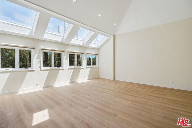 Foto del edificio - 5131 Campo Rd