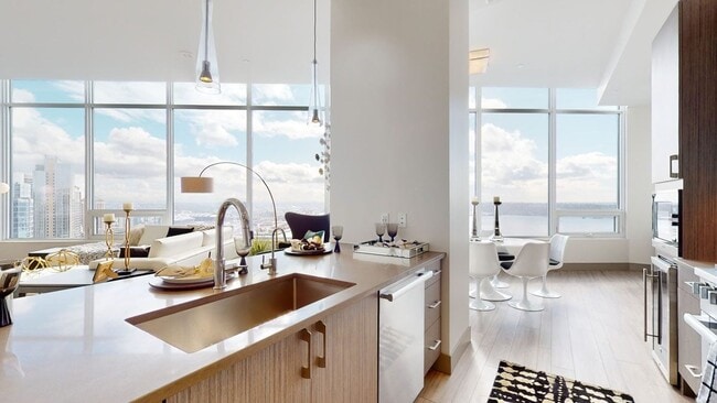 Interior Photo - Tower 12