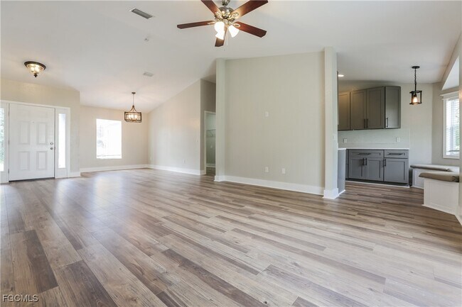 Foto del edificio - 4168 Merriam Ln