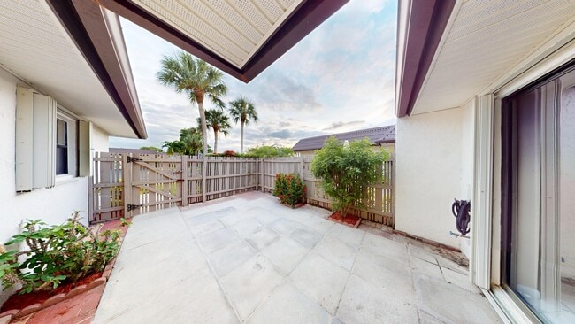 Foto del edificio - 121 Lake Paula Dr