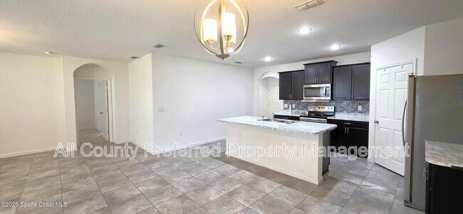 Foto del edificio - 242 Guinevere Dr SW