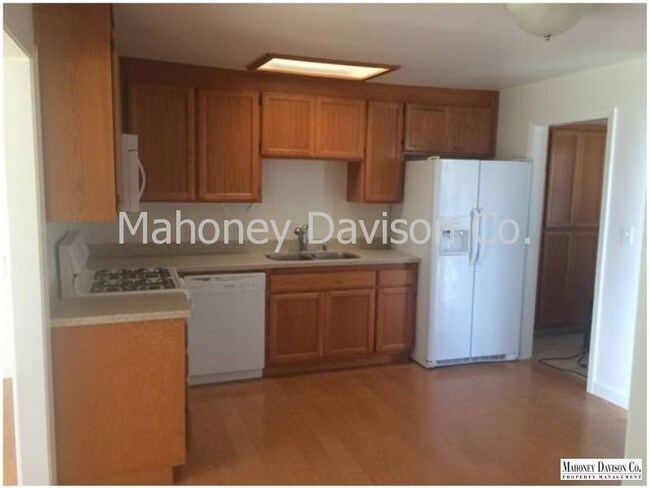 Building Photo - 967 Darlyn Way
