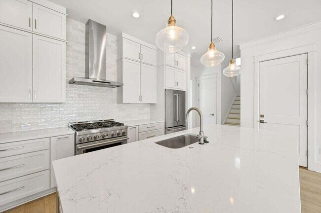 Foto del edificio - 236 White Cottage Rd