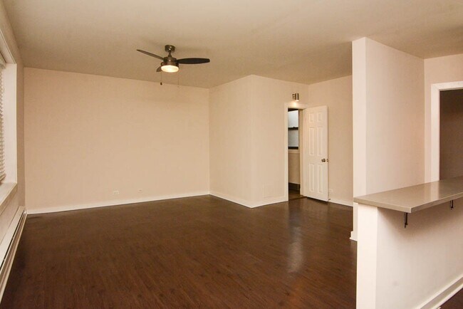 Foto del edificio - 2410 N Kedzie Blvd