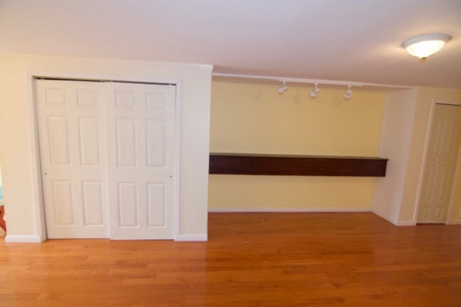 Building Photo - 317 Mosel Ave