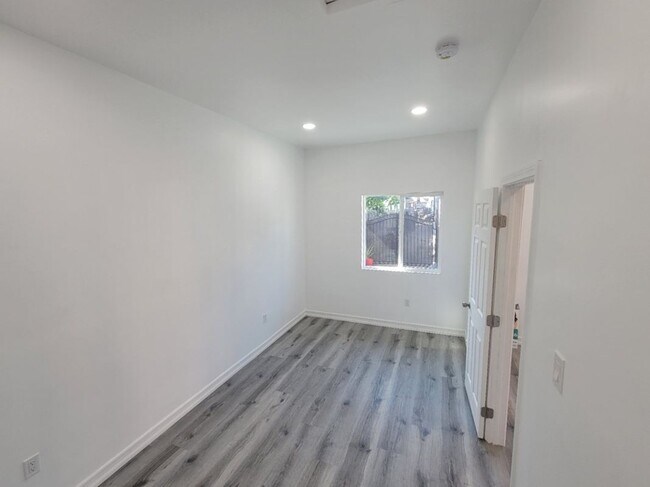 Foto del edificio - 713 3/4-714 57th St
