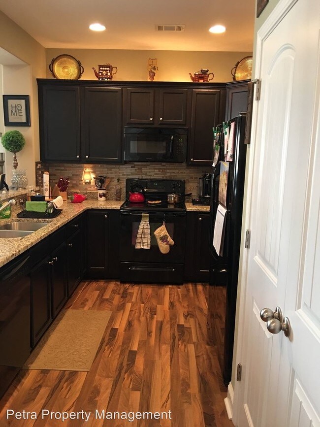 Foto del edificio - 2 br, 2 bath House - 332 Linden Hall Court