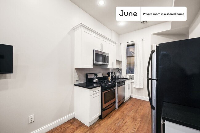 Foto del edificio - Room in Shared 4 bed/1 bath home in Crown Heights