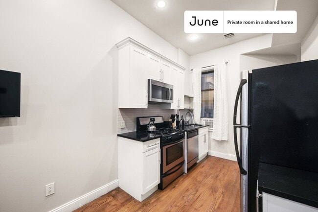 Building Photo - Room in Shared 4 bed/1 bath home in Crown Heights
