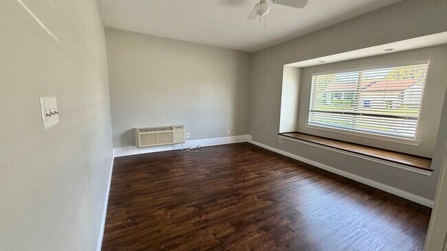 Foto del edificio - 1803 Redbud Cir