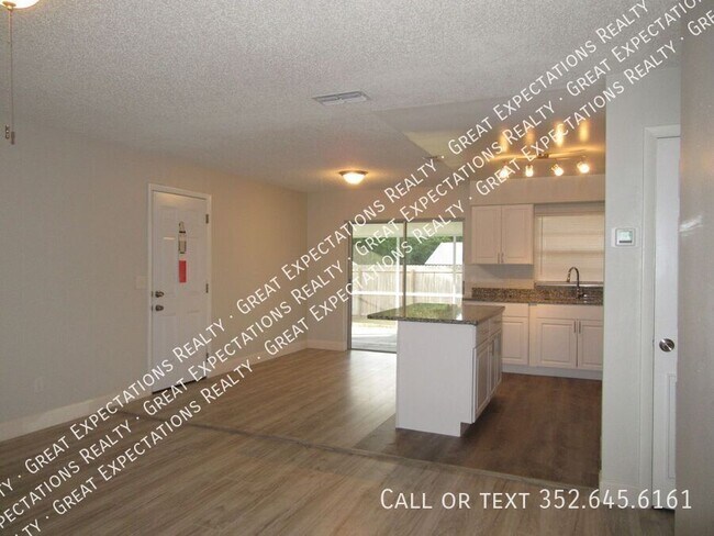 Building Photo - 1309 NE 20th St