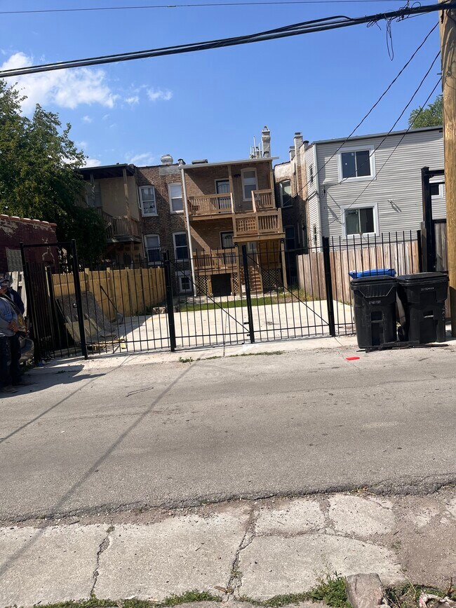 Foto del edificio - 4831 W Gladys Ave