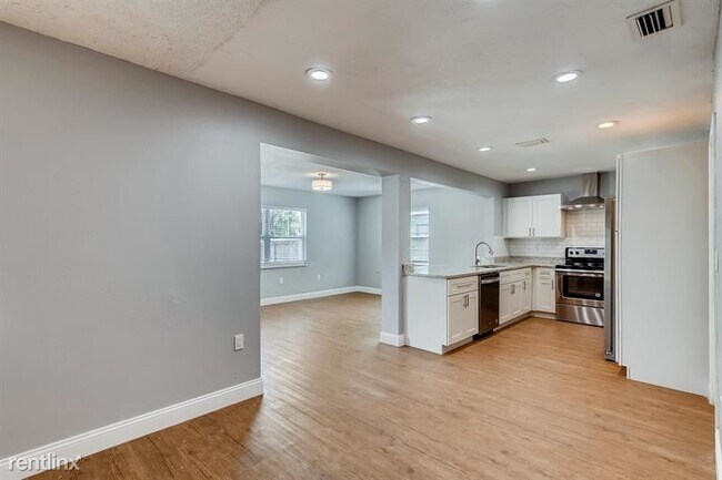 Building Photo - 3 br, 2 bath House - 6276 102nd Terrace No...