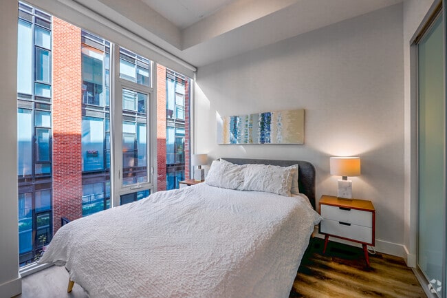 2BR, 2BA - Bedroom - 475 George Street North