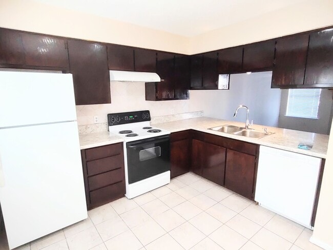 Foto del edificio - 2 Bedroom 2.5 bath apartment in residential south Denton area. Ecellent location.