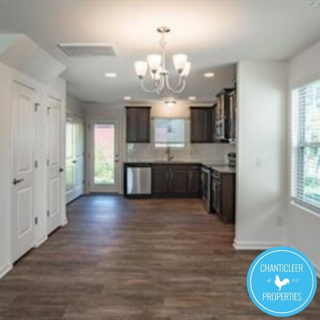 Foto del edificio - 1216 Haybrook Ln