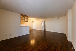 Building Photo - 5330 Zelzah Ave