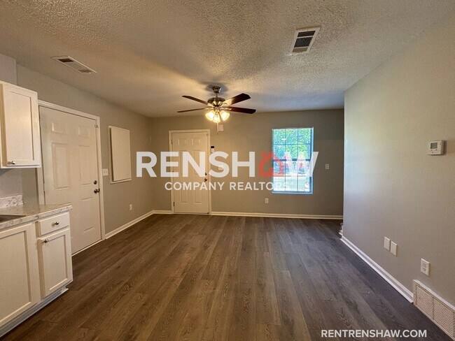 Building Photo - Text our Leasing Team at 901-820-4367 to S...
