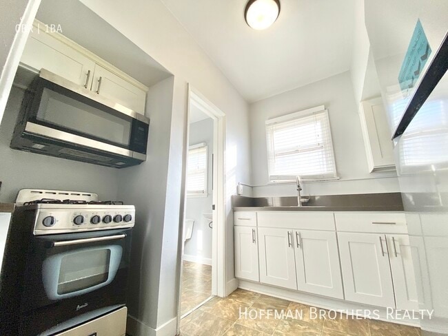 Building Photo - 1133 S Westmoreland Ave