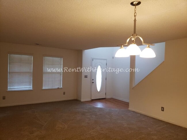 Building Photo - Gorgeous Brick Home with Golf Course / Lak...