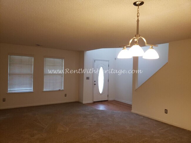 Foto del edificio - Gorgeous Brick Home with Golf Course / Lake View in Popular Mirror Lake Golf/ Swim / Tennis Subdi...