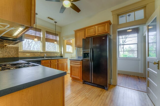 Building Photo - Central Gardens 3br Charmer!